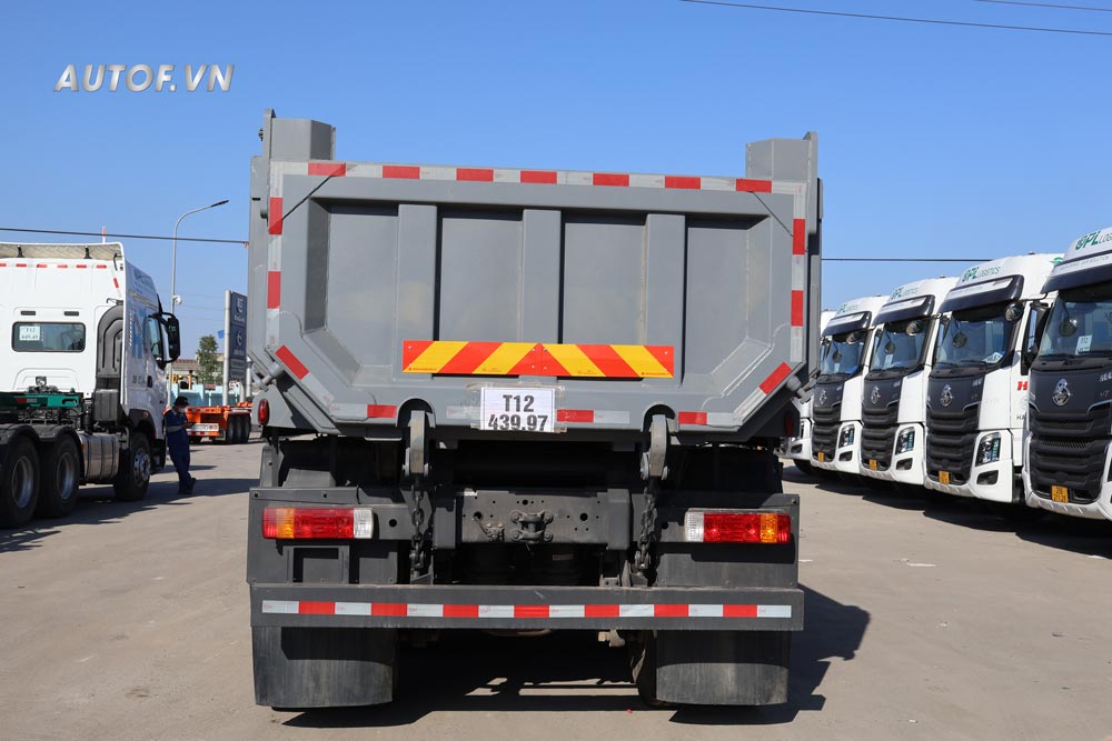 Xe ben Chenglong 4 chân H7 390HP Thùng U 15 Khối (Cầu Dầu)